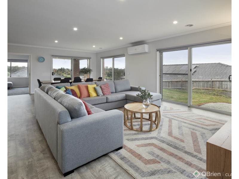 25 Jackson Drive, Drouin VIC 3818