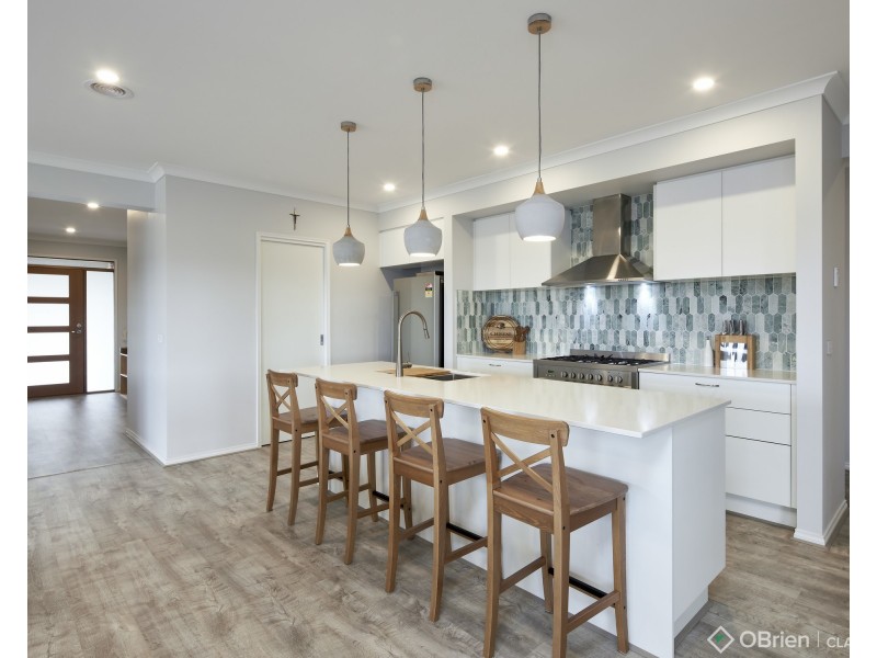 25 Jackson Drive, Drouin VIC 3818