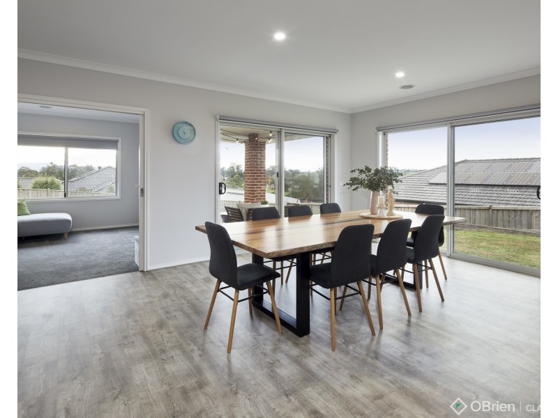 25 Jackson Drive, Drouin VIC 3818