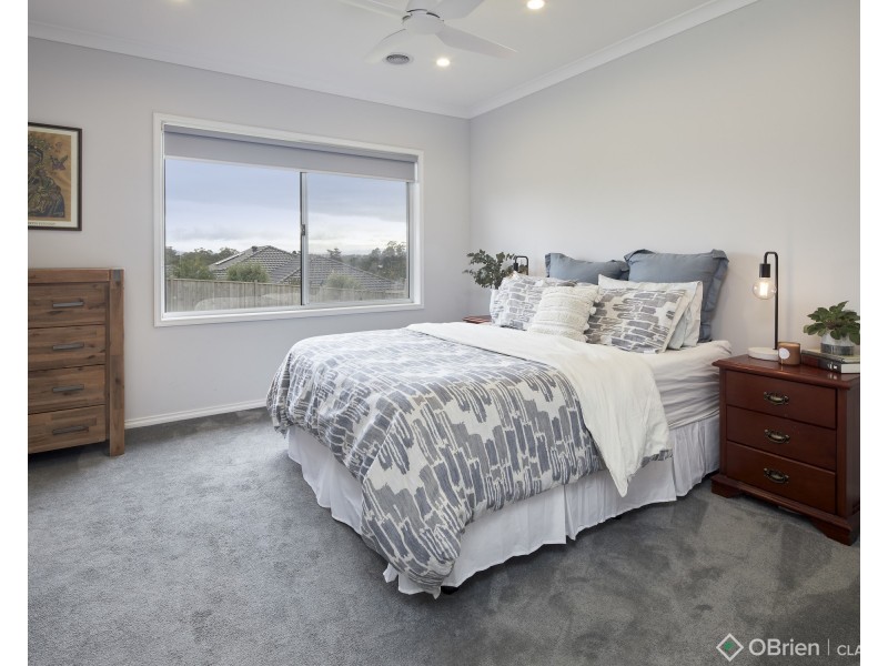 25 Jackson Drive, Drouin VIC 3818