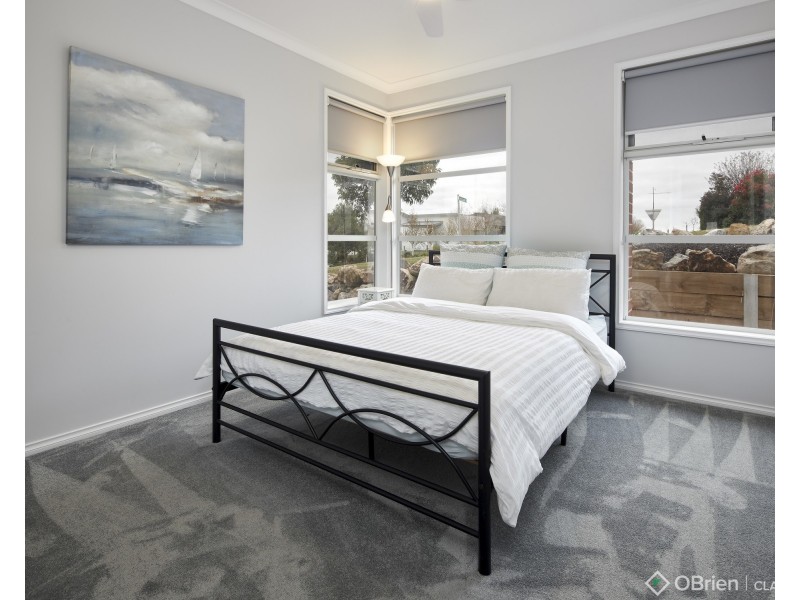 25 Jackson Drive, Drouin VIC 3818