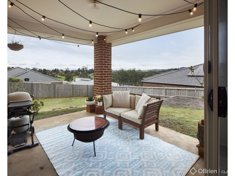 25 Jackson Drive, Drouin VIC 3818