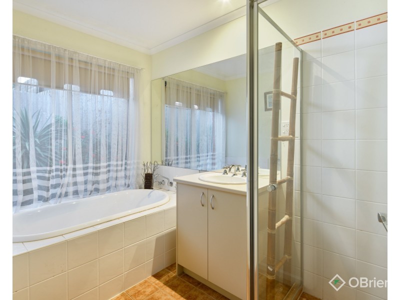 2 Toorongo Street, Drouin VIC 3818