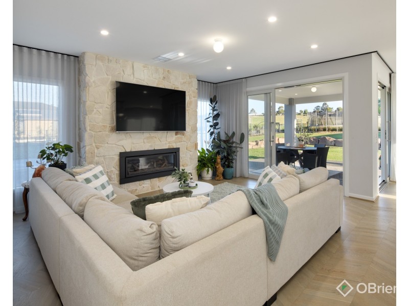 30 Kingston Heath Drive, Drouin VIC 3818