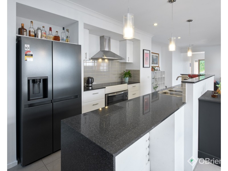 4 Rivendale Crescent, Drouin VIC 3818