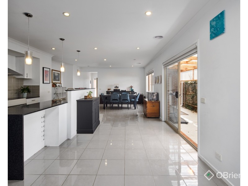 4 Rivendale Crescent, Drouin VIC 3818