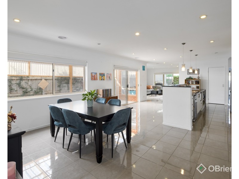 4 Rivendale Crescent, Drouin VIC 3818