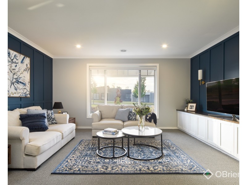26 Kingston Heath Drive, Drouin VIC 3818