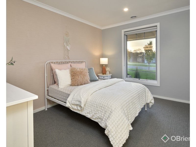 26 Kingston Heath Drive, Drouin VIC 3818