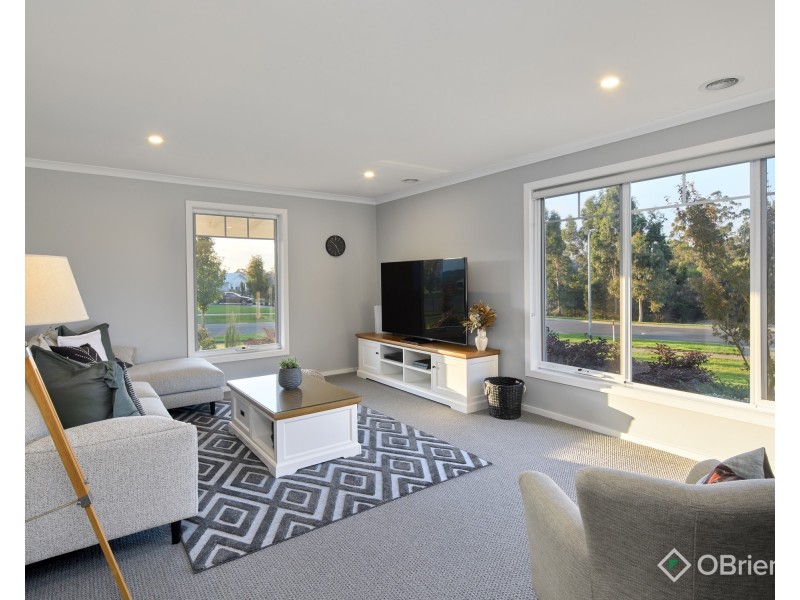 26 Kingston Heath Drive, Drouin VIC 3818