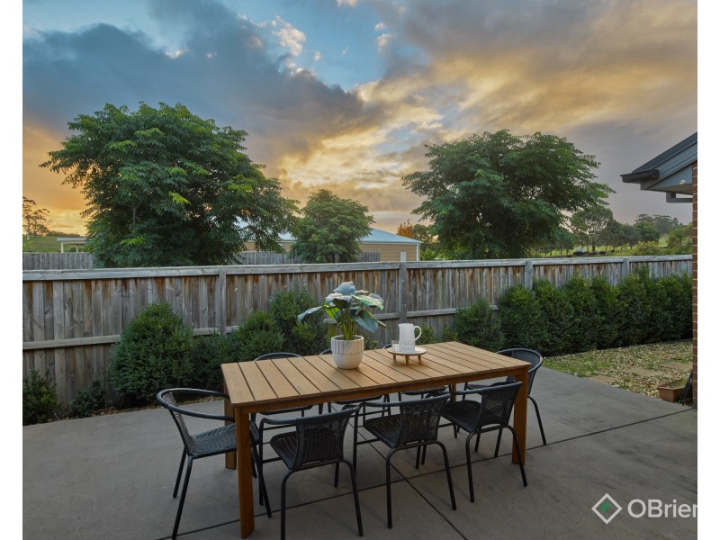21 Streeton Drive, Warragul VIC 3820