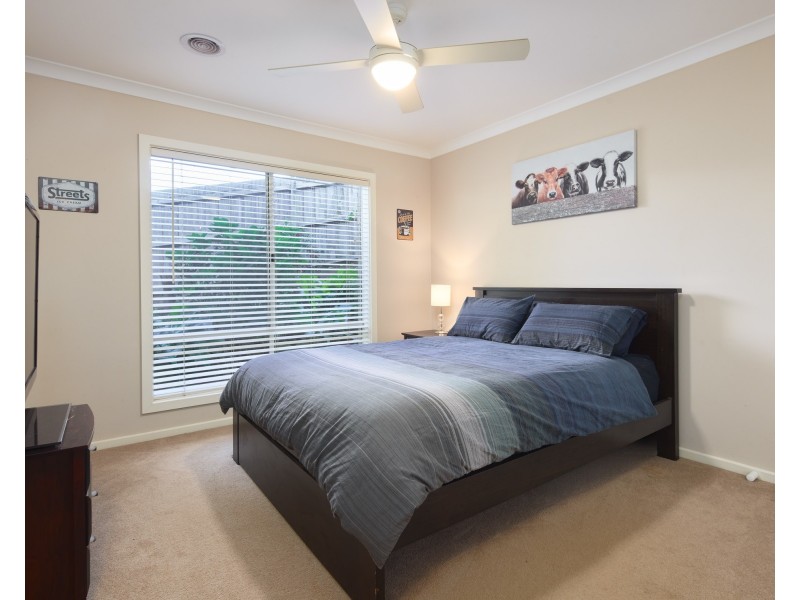 7 Aaron Court, Drouin VIC 3818