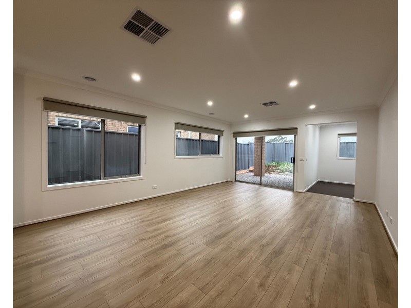12 Avon Street, Warragul VIC 3820