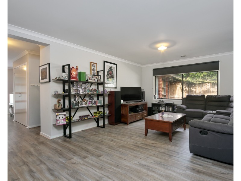 6 Byron Drive, Drouin VIC 3818