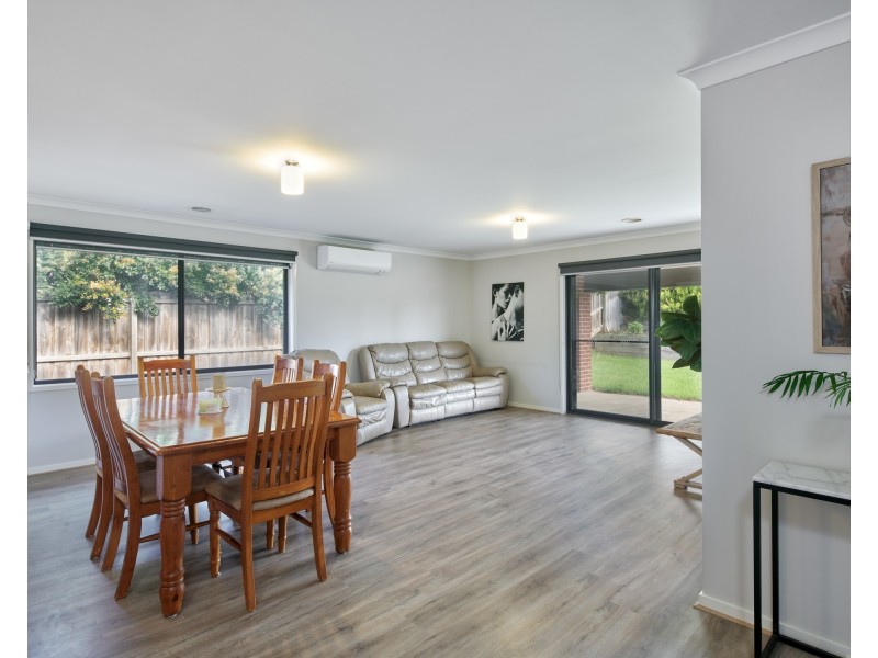 6 Byron Drive, Drouin VIC 3818