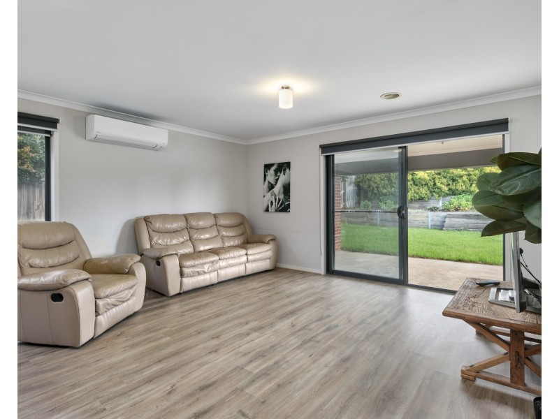 6 Byron Drive, Drouin VIC 3818
