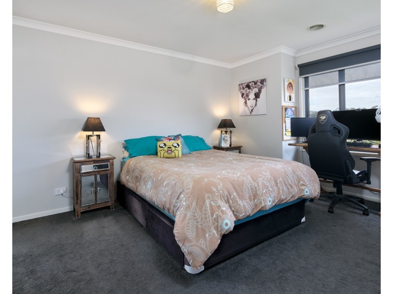 6 Byron Drive, Drouin VIC 3818