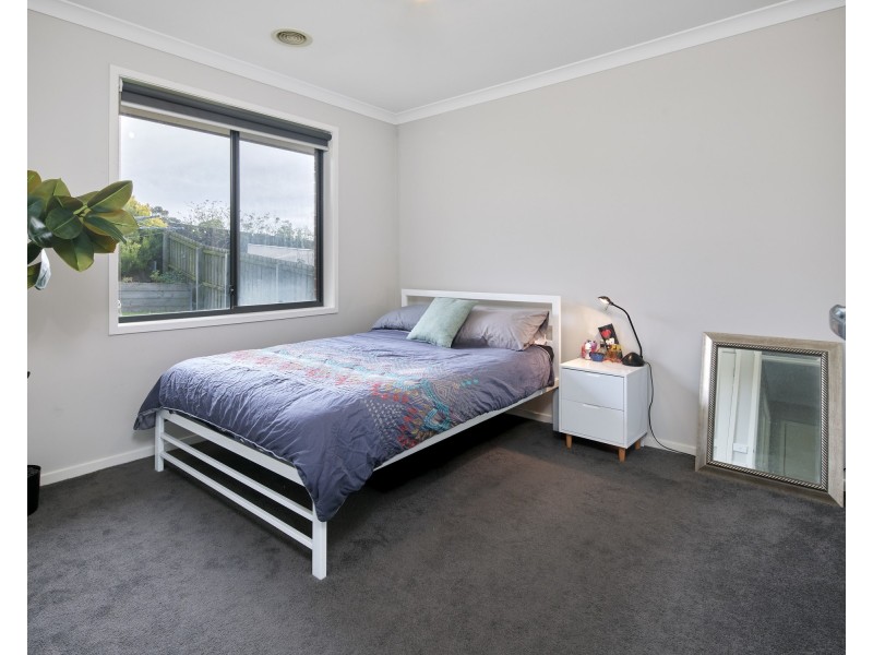 6 Byron Drive, Drouin VIC 3818