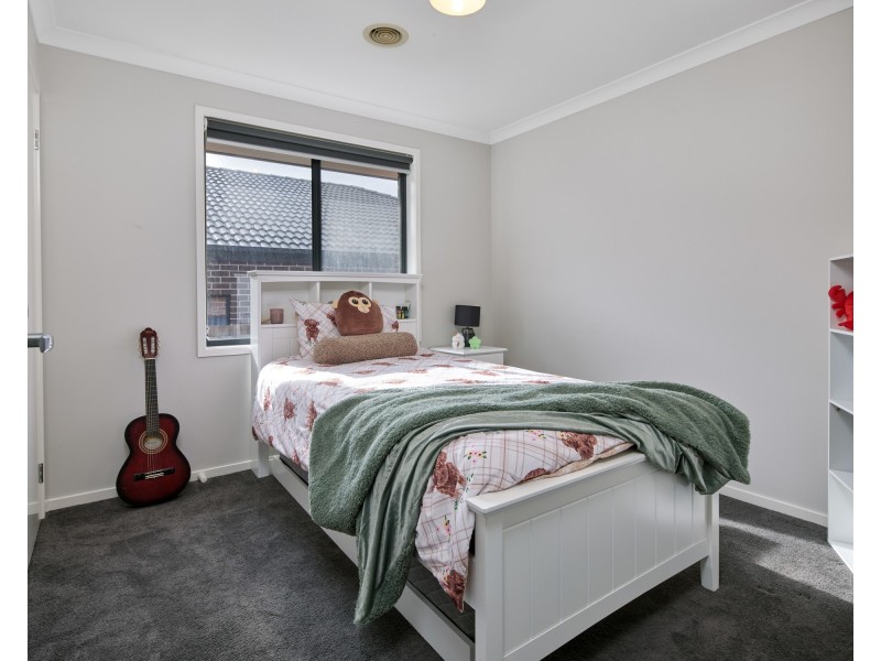 6 Byron Drive, Drouin VIC 3818