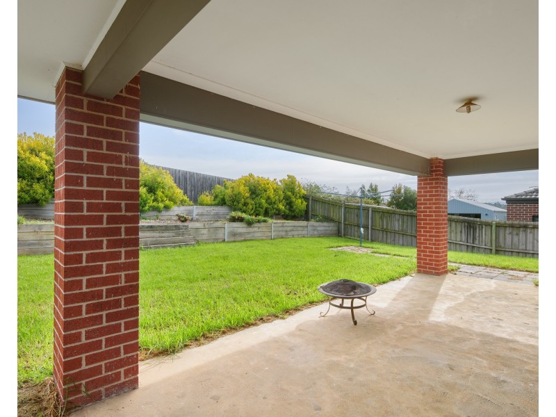 6 Byron Drive, Drouin VIC 3818