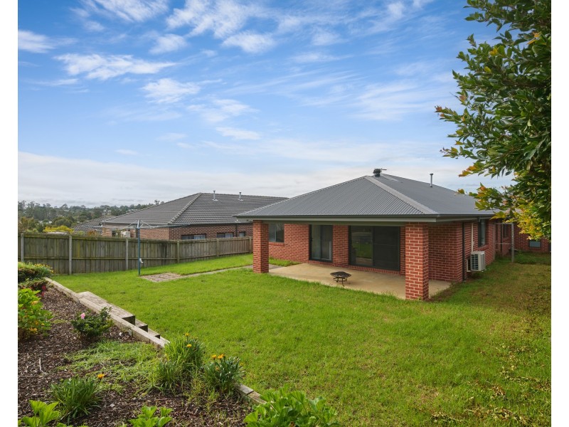 6 Byron Drive, Drouin VIC 3818