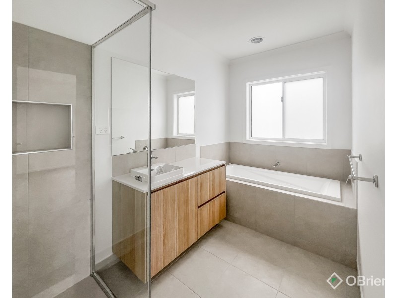 7 Snows Hill Avenue, Warragul VIC 3820