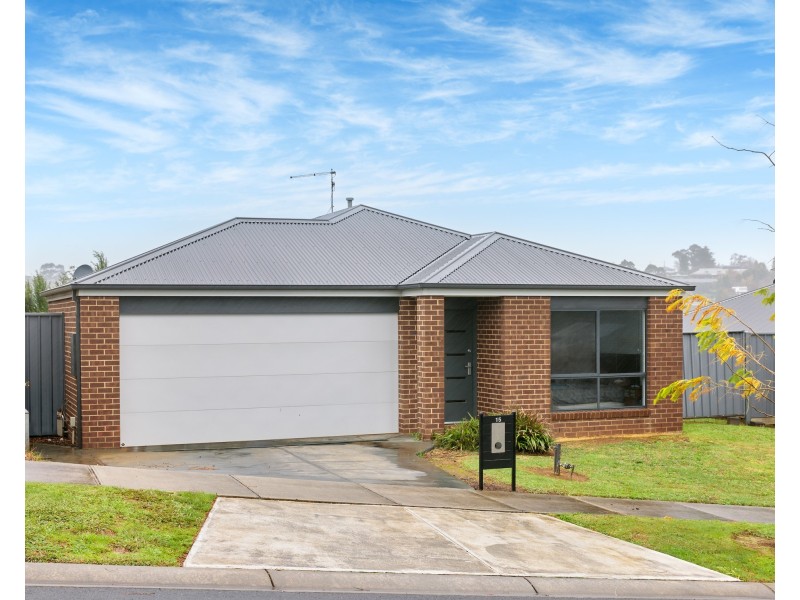 15 Buckland Drive, Warragul VIC 3820
