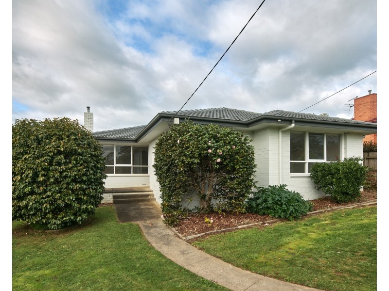 12 Charles Street, Drouin VIC 3818