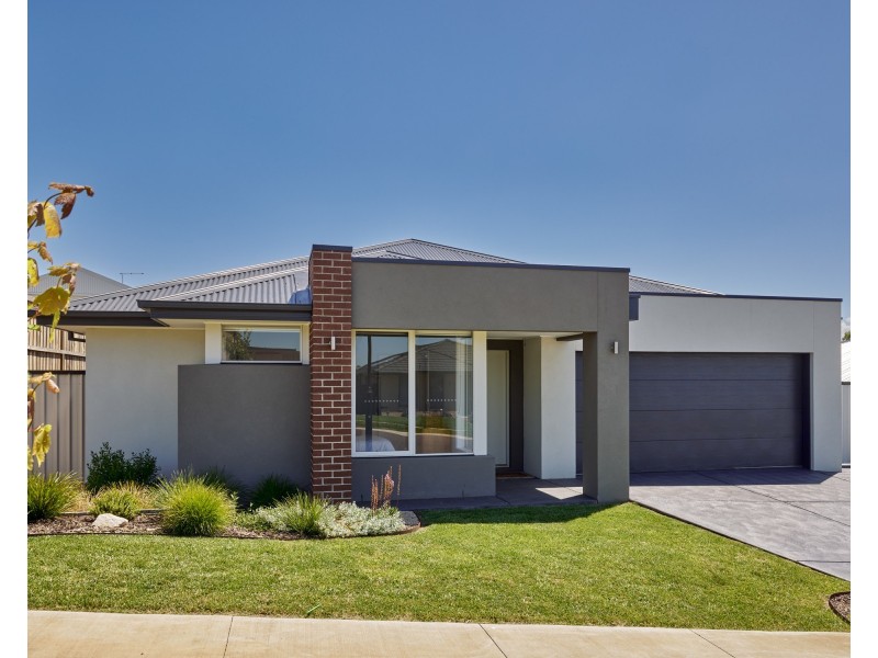 23 Newton Avenue, Warragul VIC 3820