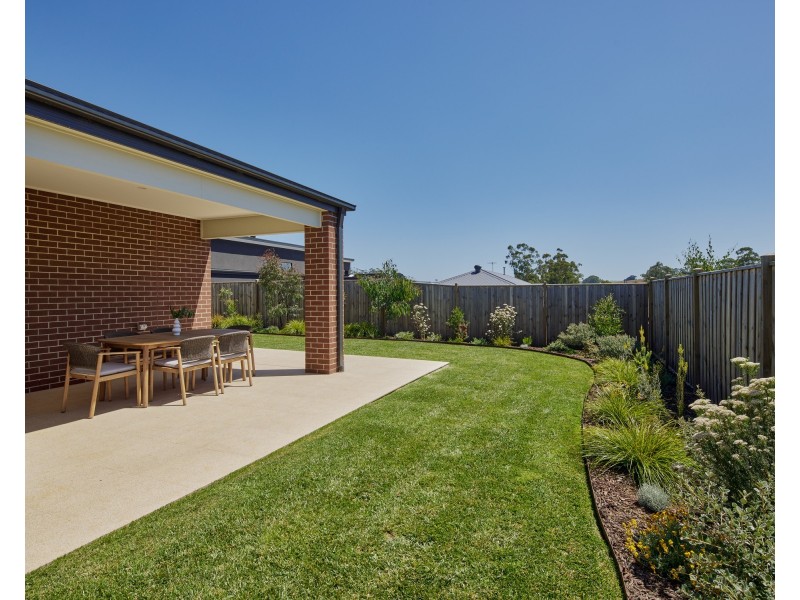23 Newton Avenue, Warragul VIC 3820