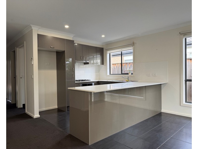 14/98 Lampard Road, Drouin VIC 3818