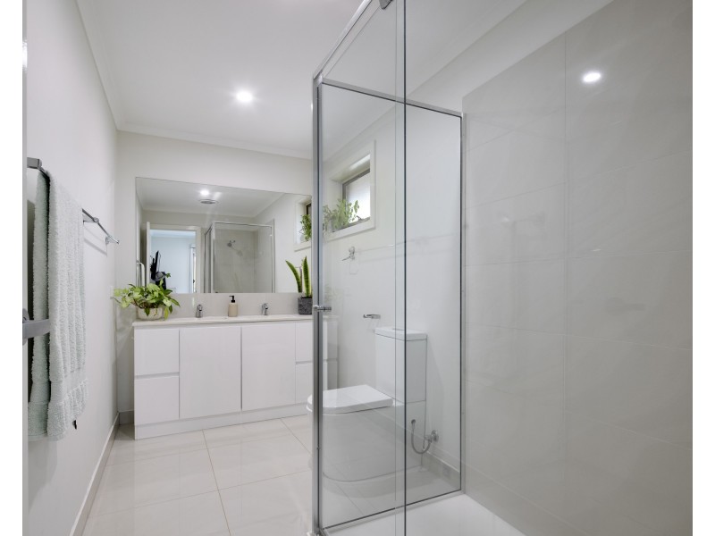 1/18-20 Main South Road, Drouin VIC 3818