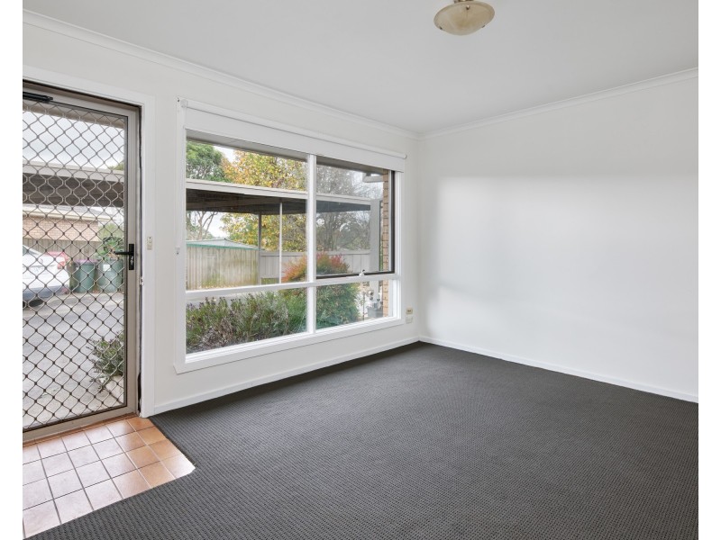 2/11 Archibald Crescent, Warragul VIC 3820