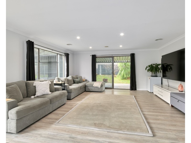 5 Hogan Court, Drouin VIC 3818