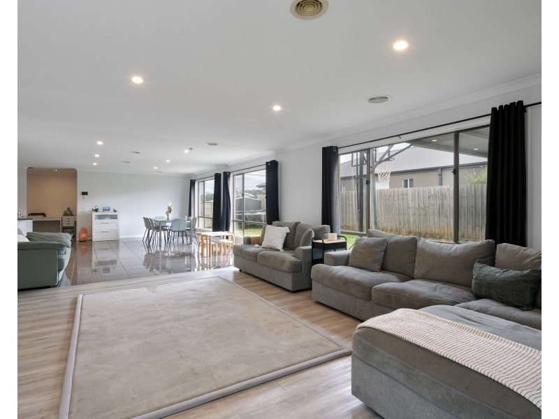 5 Hogan Court, Drouin VIC 3818