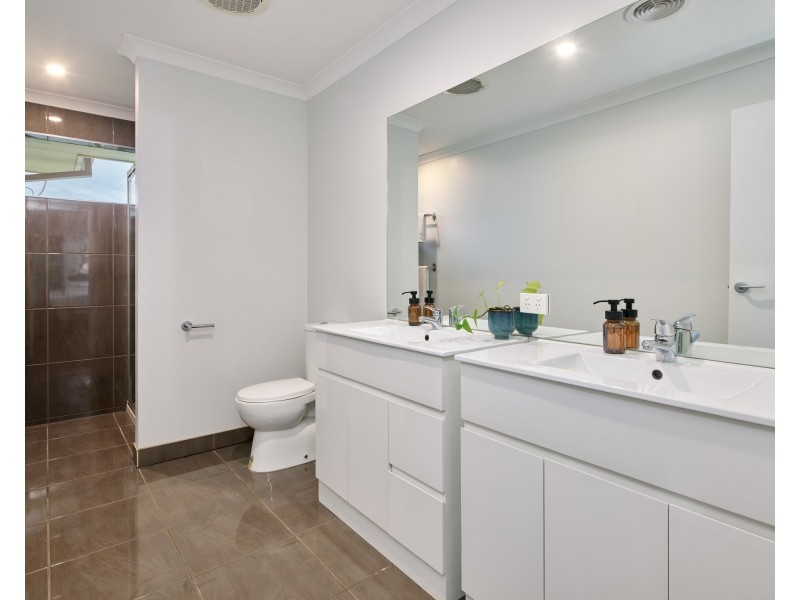 5 Hogan Court, Drouin VIC 3818