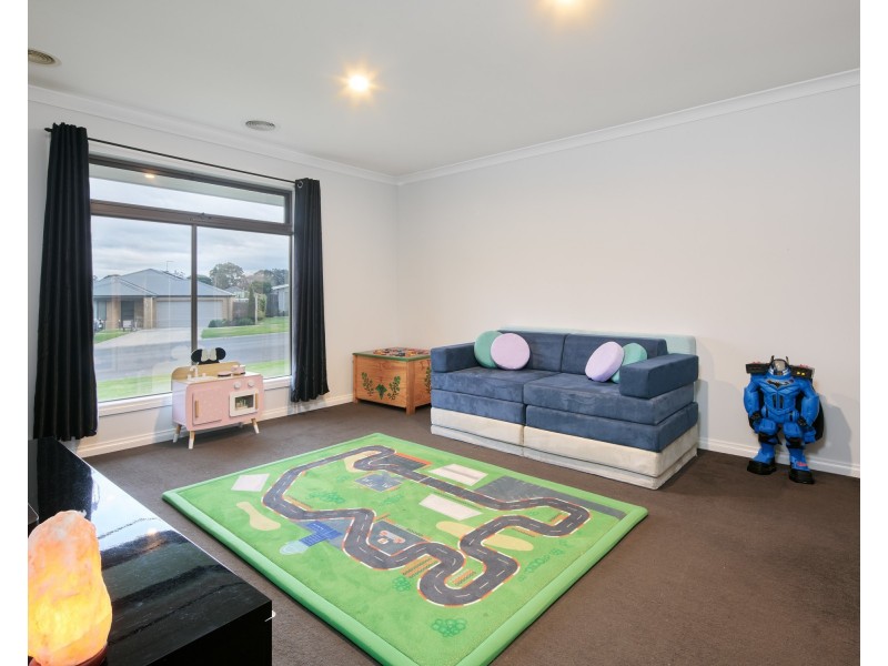 5 Hogan Court, Drouin VIC 3818