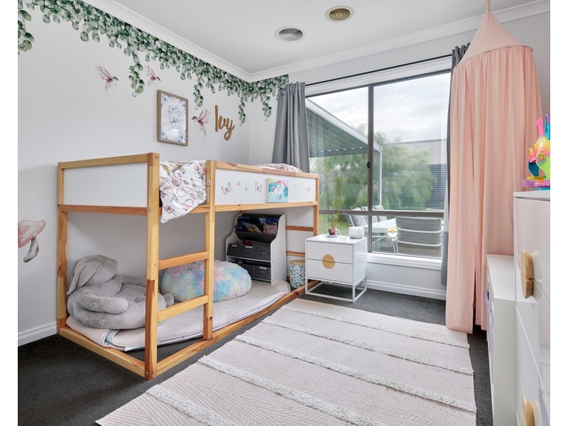 5 Hogan Court, Drouin VIC 3818