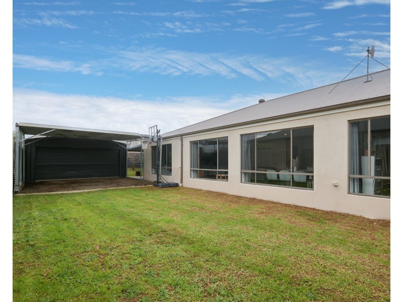5 Hogan Court, Drouin VIC 3818