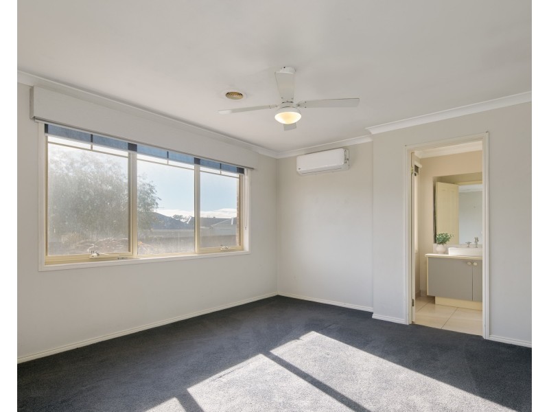 25 Harmon Drive, Drouin VIC 3818