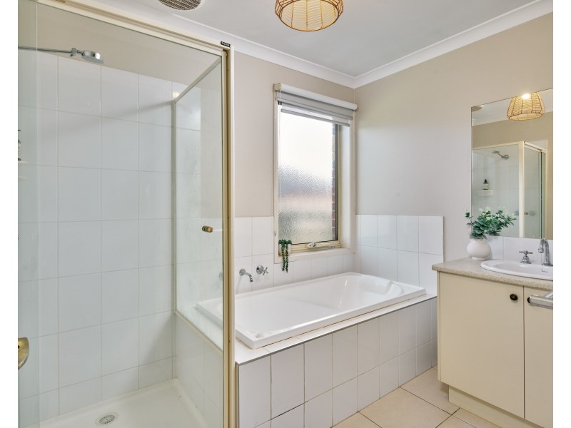 25 Harmon Drive, Drouin VIC 3818