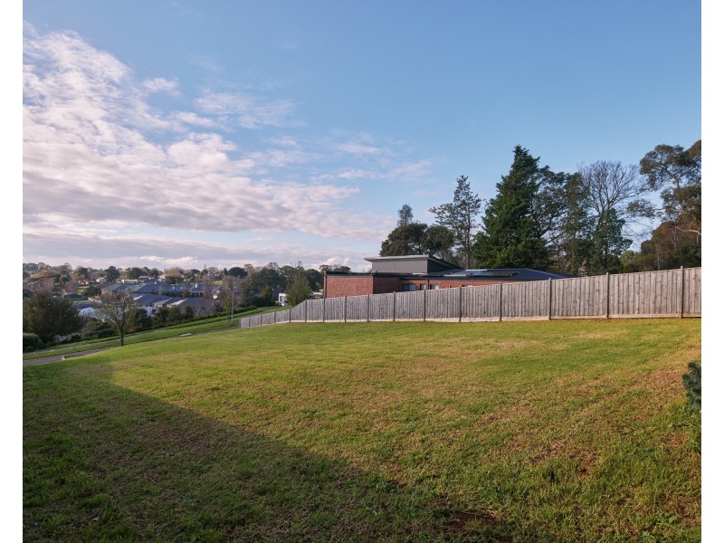 21 Timbertop Crescent, Drouin VIC 3818