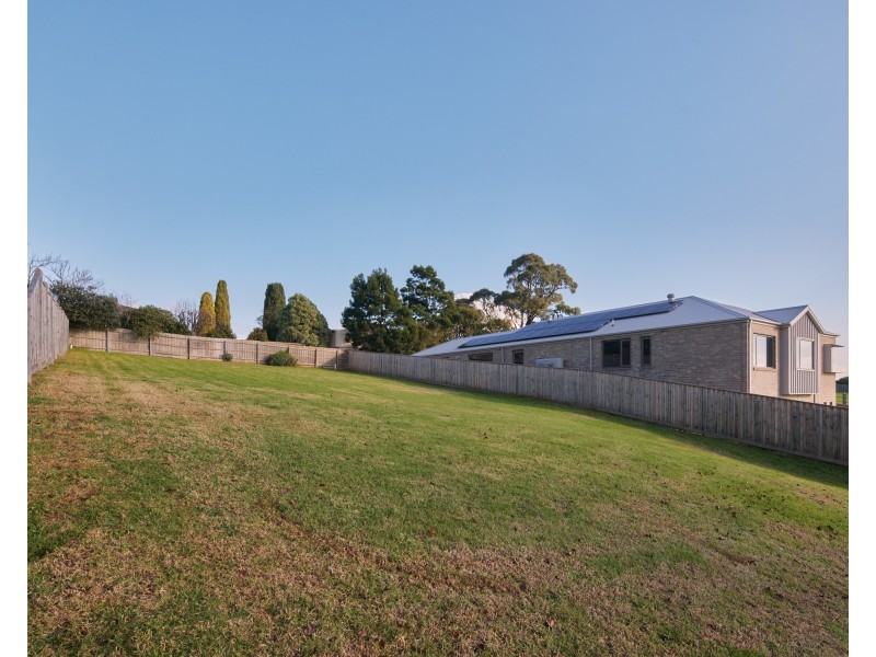 21 Timbertop Crescent, Drouin VIC 3818