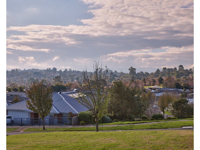 21 Timbertop Crescent, Drouin VIC 3818