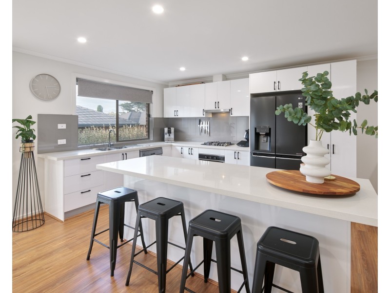 2/18 Main South Road, Drouin VIC 3818