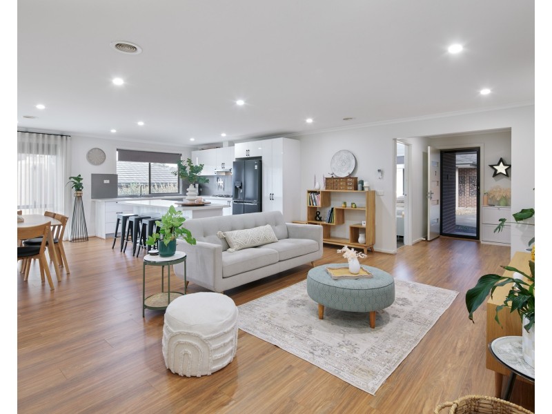 2/18 Main South Road, Drouin VIC 3818