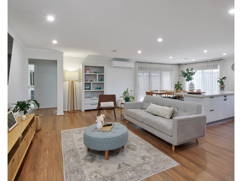 2/18 Main South Road, Drouin VIC 3818
