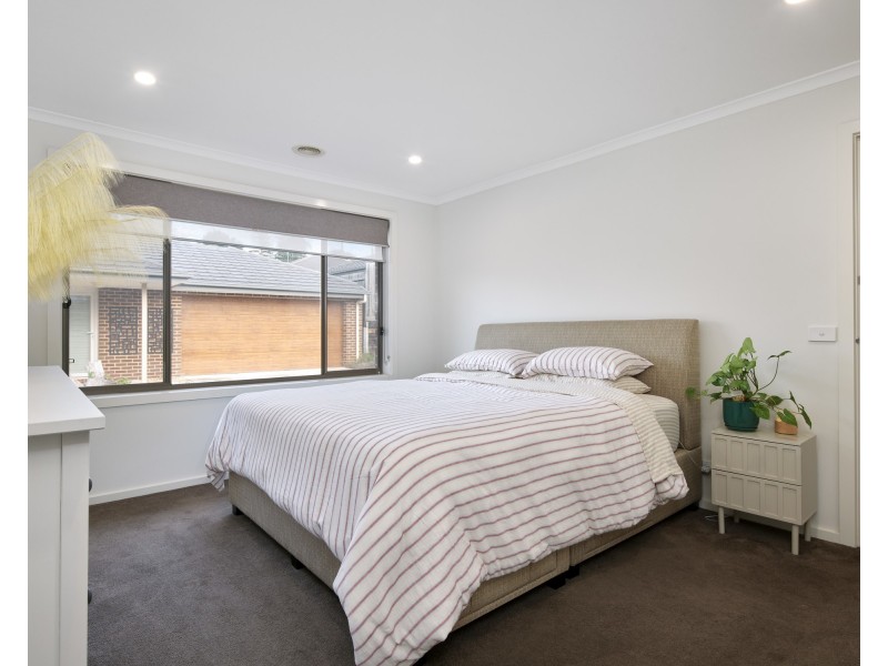 2/18 Main South Road, Drouin VIC 3818