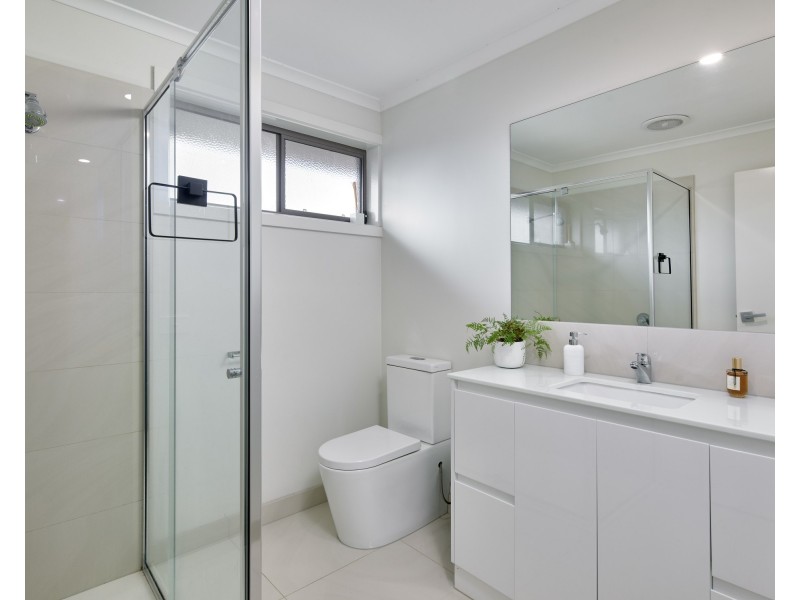 2/18 Main South Road, Drouin VIC 3818