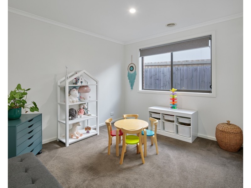 2/18 Main South Road, Drouin VIC 3818